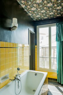 Μεγάλο κίτρινο μπάνιο