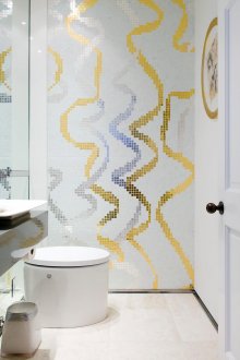 Όμορφο μωσαϊκό μοτίβο στο μπάνιο