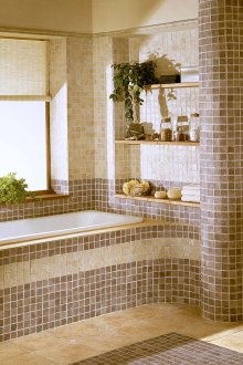 Συνδυάζοντας πλακάκια και ψηφιδωτά στο πάτωμα του μπάνιου