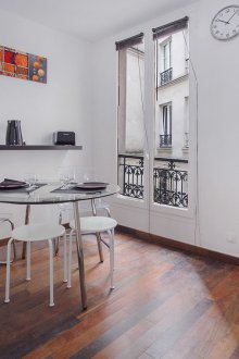 Διαμόρφωση επίπλων στο διαμέρισμα είναι λευκό