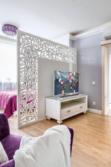 Διαμόρφωση επίπλων σε ένα διαμέρισμα με ξύλινο χώρισμα