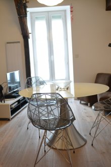 Έπιπλα σε ένα σύγχρονο στούντιο