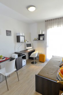 Πώς να τακτοποιήσετε τα έπιπλα σε ένα μικρό διαμέρισμα στούντιο