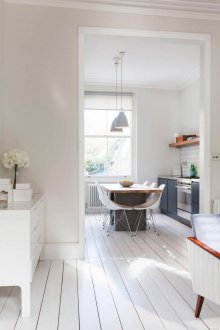 Πώς να τακτοποιήσετε τα έπιπλα σε ένα φωτεινό διαμέρισμα στούντιο