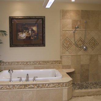 Μπεζ μωσαϊκό στο σχεδιασμό του μπάνιου