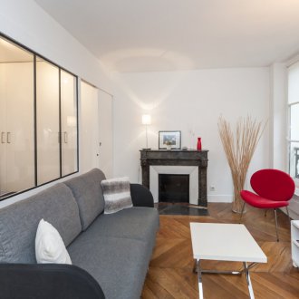 Πώς να τακτοποιήσετε τα έπιπλα σε μια ζώνη στούντιο διαμέρισμα