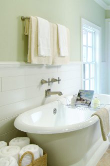 Επισκευή τουαλέτας με πάνελ σε σπίτι