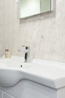 Επισκευή τουαλέτας με μαρμάρινη επένδυση