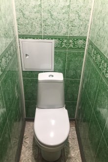 Επισκευή τουαλέτας στα πράσινα μαρμάρινα πλαίσια