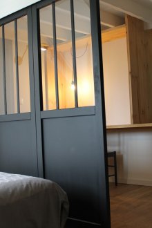 Εσωτερικό διαμέρισμα μαύρο με γυαλί