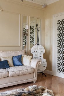 Εσωτερικό διαμέρισμα μαύρο σε κλασικό στυλ