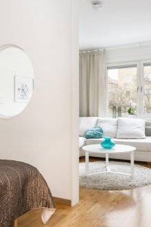 Εσωτερικό διαμέρισμα με παράθυρο