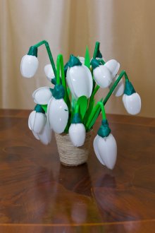 Håndverk for 8. mars snøklokker fra plast skjeer