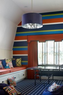 Η διάταξη του παιδικού δωματίου είναι φωτεινή