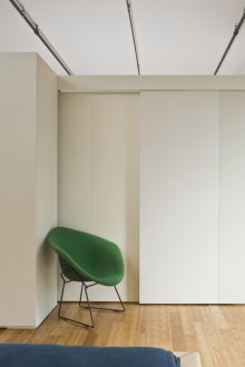 Διαμέρισμα ενός δωματίου με πόρτες