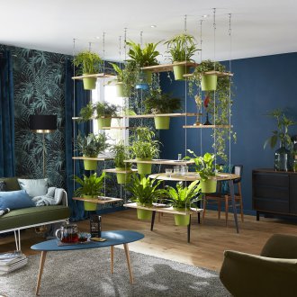 Odnushka dvushka με κρεμαστά ράφια