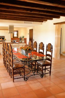 Σχεδιασμός κουζίνας καθιστικού με δοκούς