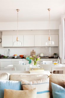 Λευκό σχέδιο καθιστικού κουζίνας