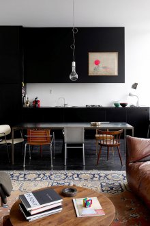 Μαύρο σχεδιασμό κουζίνας σαλόνι