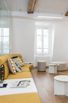 Σχεδιασμός κουζίνας καθιστικού με καναπέ