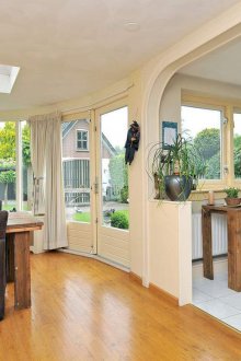 Σχεδιασμός κουζίνας σαλονιού με παράθυρο κόλπων