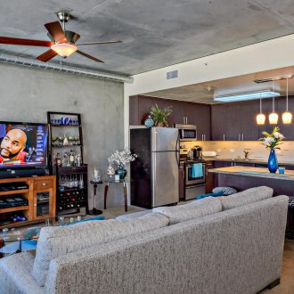 Σχεδιάστε μια κουζίνα καθιστικού για ένα bachelor