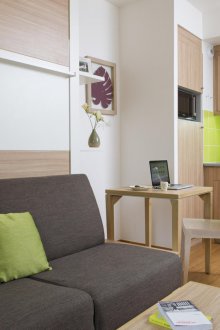 Σχεδιασμός κουζίνας σε σκεπαστό σαλόνι