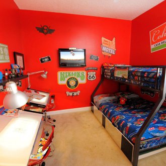 Διακόσμηση παιδικού δωματίου με κόκκινα τείχη