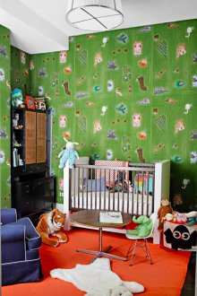 Διακοσμητικό παιδικό δωμάτιο με πράσινη ταπετσαρία