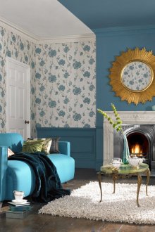 Ο συνδυασμός φωτός και μπλε ταπετσαρία