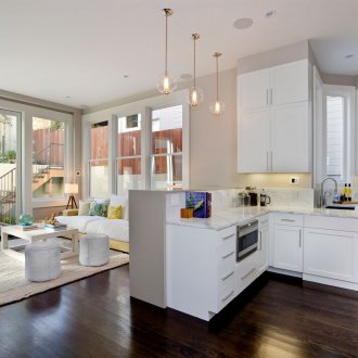 Αναδιαμόρφωση μιας ευρύχωρης κουζίνας