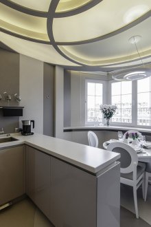 Συνδυασμός κουζίνας και μπαλκόνι