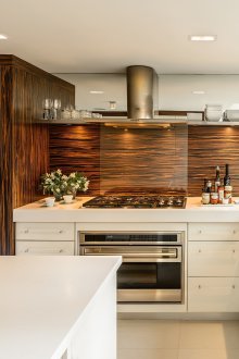 Ανακατασκευή της κουζίνας Zebrano