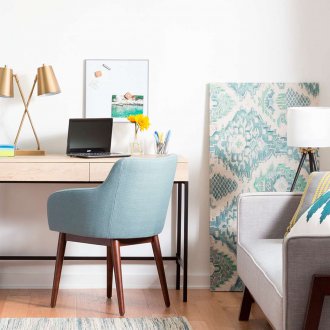 Εργασία στο σπίτι με πολυθρόνα