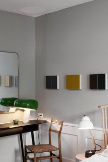 Χώρος εργασίας με λάμπα στο σπίτι