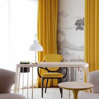 Εργασία στο σπίτι με γραφείο