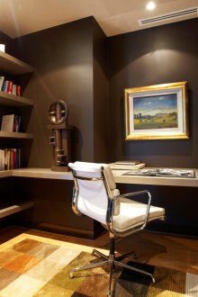 Εργασία στο σπίτι με ράφια