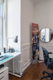 Εργασία στο σπίτι με τραπέζι