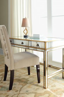 Χώρος εργασίας με τραπέζι καθρέφτη