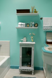 Τυρκουάζ λευκό εσωτερικό μπάνιο