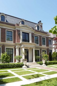 Επένδυση ενός κλασικού σπιτιού με κόκκινο τούβλο