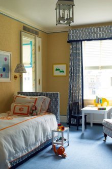 Μπλε και άσπρες κουρτίνες στο παιδικό δωμάτιο για το αγόρι