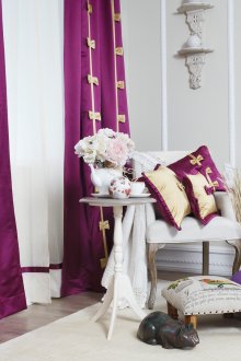 Φωτεινό κουρτίνες με τόξα στο νηπιαγωγείο για το κορίτσι