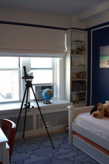 Λευκές ρωμαϊκές κουρτίνες στο φυτώριο