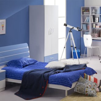 Μπλε χρώμα σε ένα παιδικό δωμάτιο για ένα αγόρι