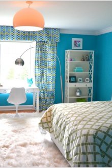 Πολύχρωμες κουρτίνες με λαμπρέκι στο υπνοδωμάτιο