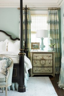 Κλασικές κουρτίνες κρεβατιών