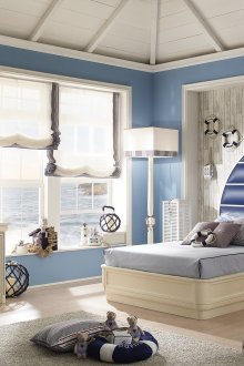 Μεγάλο παιδικό δωμάτιο για ένα αγόρι σε θαλάσσιο στυλ