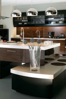 Υψηλής τεχνολογίας μεταλλικούς ημικυκλικούς λαμπτήρες στην κουζίνα