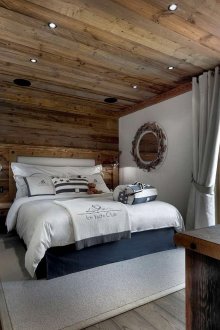 Ο συνδυασμός στυλ θαλάσσιων σπιτιών και σαλέ στο υπνοδωμάτιο